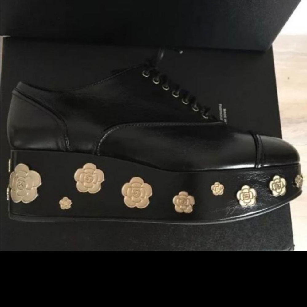 CHANEL Lace Up Oxford Camelia Wedges - Picture 14 of 16